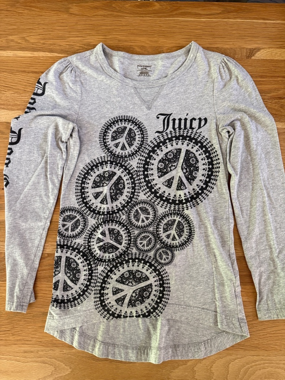 Juicy Couture Y2K Gray Graphic Peace Sign LongSleeve Tshirt Top Down Dog Couture